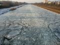 Blick vom Eschenausteg Richtung Forsthausbrücke im Januar 2017:<br/>Eisverhältnisse auf der Wasserstraße, Eisbrecher-Fahrspur in der Mitte