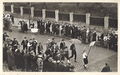 Faschingsumzug 1935 an der Jakobinenunterführung, Gruppe Nr. 63 Trachtler,  rechts das Gelände des <!--LINK'" 0:11-->