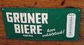 Grüner Bier Werbeschild am <!--LINK'" 0:6--> 2022