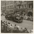 Erntedankfestzug in der Schwabacher Straße, 1960