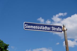 Schild Siemensstädter Straße Mai 2019.jpg