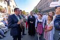 Erntedankfestzug 2023 - Brotübergabe an die Pfarrerin Stefanie Schardien von St. Michael, Okt. 2023