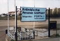 Sanierungsarbeiten am Kanalbett des trockengelegten <a class="mw-selflink selflink">Main-Donau-Kanal</a> an der ehemaligen Anlegestation Fürth I an der <!--LINK'" 0:186--> mit damaligen Linienverkehr Nbg.-Gebersdorf - Bamberg und zurück. Im Hintergrund Bebauung in <!--LINK'" 0:187-->, am 1. Mai 1984