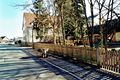 Die Karl-Hauptmannl-Straße mit Blick zur Stadelner Hauptstraße, rechts hinten das ehemalige Lehrerhaus der Gemeinschaftsschule, im Vordergrund der Garten vom <!--LINK'" 0:10-->, 2008