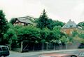 Blick von der <!--LINK'" 0:76--> auf Gebäude in der <a class="mw-selflink selflink">Jakob-Henle-Straße</a>, Juni 1991