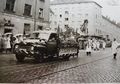 Michaelis-Kirchweih, Erntedankfestzug an der Schwabacher Straße bei Kreuzung . 1960er Jahre