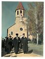 Einweihung Kirche St. Martin, 22. Oktober 1950;
Bildmitte Landesbischof <!--IWLINK'" 46-->, links OKR <a rel="nofollow" class="external text" href="https://wugwiki.de/index.php?title=Julius_Schieder">Julius Schieder</a>, rechts Dekan Rudolf Fürst;
Kolorierte Aufnahme von Ferdinand Vitzethum