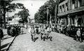 Umzug zur Michaeliskirchweih - hier mit lokalen NS-Größen wie Hans Sandreuter (Bildmitte), im Hintergrund der ehem. Ludwigsbahnhof vor dem Abriss, 1935