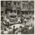 Erntedankfestzug in der Schwabacher Straße, 1961