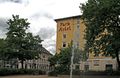 Blick von Osten auf das <a class="mw-selflink selflink">Parkhotel</a> in der <!--LINK'" 0:29--> 15, im Vordergrund die Dr.-Konrad-Adenauer-Anlage mit Brunnen, 2013