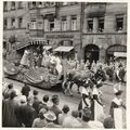 Erntedankfestzug in der Schwabacher Straße, 1959