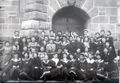 5. Klasse der Höheren Mädchenschule im Jahr 1907. Hinterste Reihe Erste von rechts: <!--LINK'" 0:33-->.