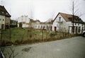 Blick von der neu gebauten Kursana in das Gartengrundstück der ehem. Foerstermühle - Bildmitte im Hintergrund die ehem. Gaststätte Fischhäusla vor dem Abriss, Jan. 1989