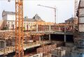 Bauarbeiten des neuen Einkaufszentrums City-Center - im Hintergrund das Stadttheater, April 1983