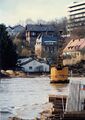 Hochwasser im <a class="mw-selflink selflink">Wiesengrund</a> mit Blick auf die <!--LINK'" 0:193--> und ehem. <!--LINK'" 0:194--> mit <!--LINK'" 0:195--> Baustelle im Februar 1997