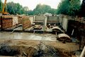 Blick vom Karlsteg Richtung Stadtpark auf die Baumaßnahme <i>Regenüberlaufbecken</i>, April 2000