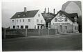 Reifen-Reichel in der Langen Straße - im Hintergrund die Fabrik J. W. Höfler, 1953