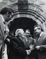 Louis Kissinger (Bildmitte) zu Besuch im Helene-Lange-Gymnasium 1975