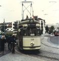 Blick von der <!--LINK'" 0:14--> in die Kiderlinstraße. Straßenbahnendhaltestelle Flößaustr. mit Triebwagen 338. Juni 1981.