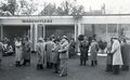 Eröffnung der Tankstelle und Autowerkstatt in der Nürnberger Straße 126 mit prominenten Gästen, ca. 1950