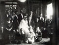 Hochzeitsbild Rechtsrat Strobl, 3. Dezember 1921 –<br/>Hintere Reihe von li. n. re.: Hans Mair, Johanna Mair, Adolf Strobel, Gustav Strobl, Eva Weigand, Robert Scherer, Hermann Strobel, Hermann Eberhardt, Aline Eberhardt;<br/>Mittlere Reihe von li. n. re.: Elsa Strobel, Alfred Strobl, Hedwig und Wilhlem Strobl (Brautpaar), Sofie Strobl, x. Scherer;<br/>Vordere Reihe von li. n. re.: Fritz Baier, Adele Kraft, <!--LINK'" 0:15-->