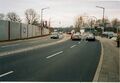 Eröffnung der Nordspange (Kapellenstraße) mit der Blockrandbebauung als künstliche Stadtmauer und Schallschutzmauern, Dez. 1999,