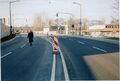 Eröffnung der Nordspange (Kapellenstraße) mit der Blockrandbebauung als künstliche Stadtmauer und Schallschutzmauern, Dez. 1999,