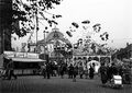 Fahrgeschäfte auf dem Hallplatz während der Michaelis-Kirchweih, 1937