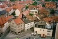 Blick vom Rathausturm in die Ludwig-Erhard-Straße bevor das Haus für die Lebenshilfe errichtet wurde, Juli 2000