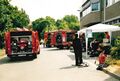 Zufahrt zum Stadtteilfest mit der Feuerwehr und ihrem Stand