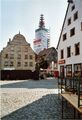 Blick vom [[Marktplatz]] zu der in Renovierung befindlichen [[Kirche St. Michael]] mit den Hauptsponserfirmen [[OBI]] - [[NORMA]] - [[Tucher]] - [[Quelle]]. Anwesen vlnr. [[Gustavstraße 58]], [[Gustavstraße 56]] und  [[Gustavstraße 65]] im Juli [[2006]]