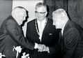 Ludwig Erhard zu Besuch in Fürth, in der Mitte mit Amtskette Bürgermeister Heinrich Stranka, rechts im Bild ehem. SPD-Stadtrat Johann Fehn, ca. 1970