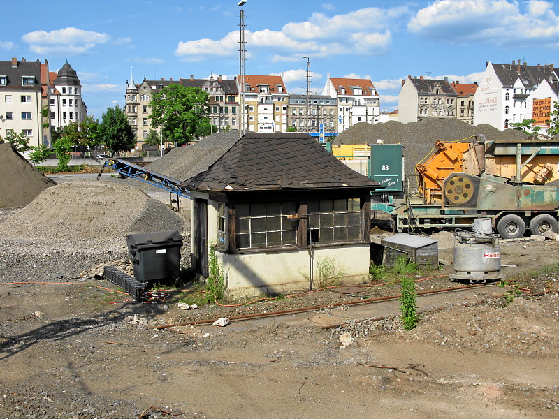 Datei:Wiegehäuschen Gleiswaage.jpg