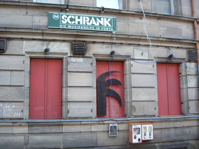 Datei:Zum Schrank.jpg