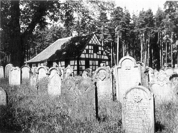 Datei:Walsdorf Friedhof 1.jpg