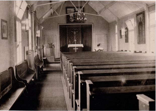 Datei:St.Martin Kircheninneres der Holzkirche.png