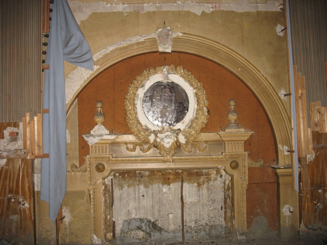 Datei:Stuckmedaillon ueber ehem.-Spiegel.jpg