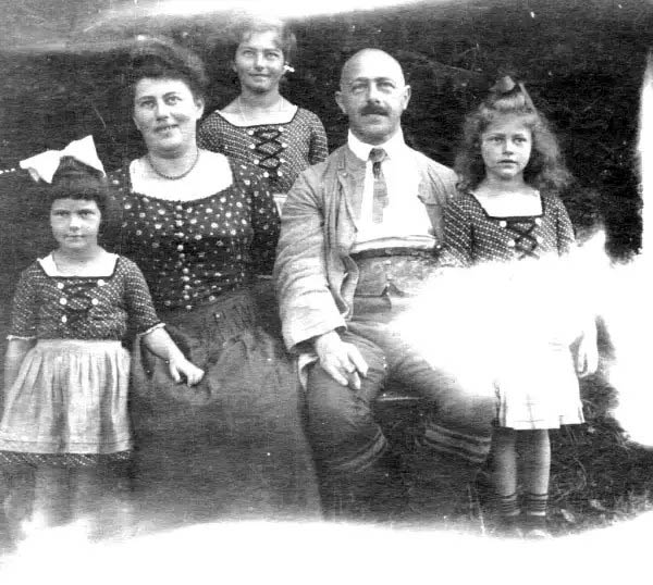 Datei:Sophie-lothar Midas-3-girls.jpg