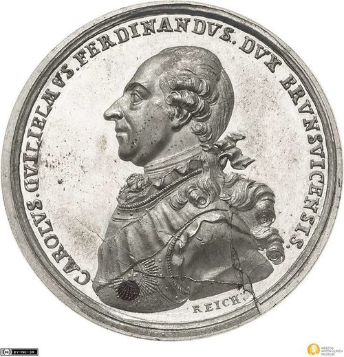 Datei:Reich Medaille Braunschweig vs.jpg