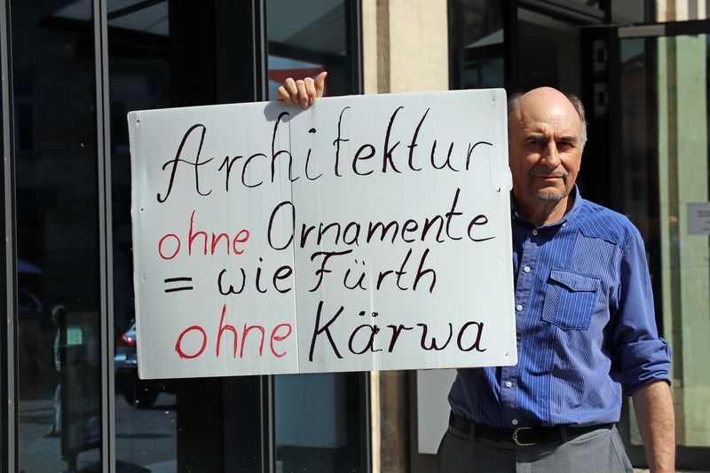 Datei:Demonstrant gegen LEZ.jpg