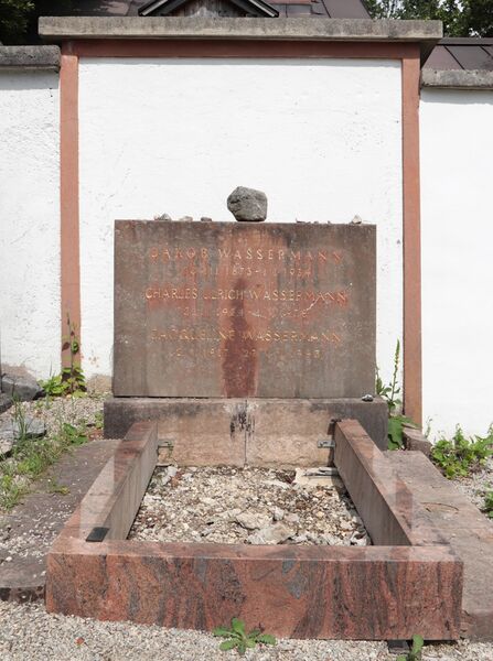 Datei:Grab Wasserrmann.jpg