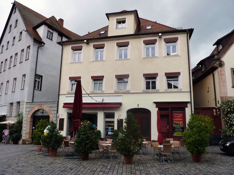 Marktplatz 3 mit Eiscafe, 2020.JPG