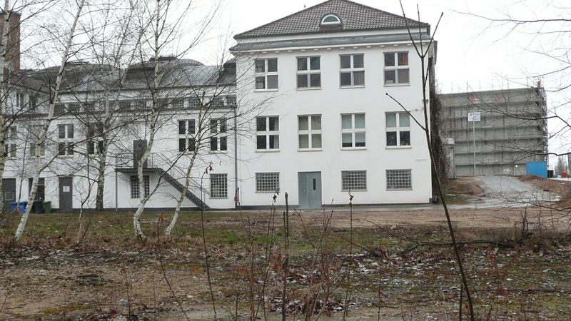 Datei:Alte Flugwerft 2010.3.JPG