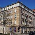 Mietshaus Balbiererstraße 20, April 2020 <span class="smw-highlighter" data-type="8" data-state="inline" data-title="Hinweis" title="Urheber: AquilexLizenz: CC BY-SA 3.0"><span class="smwtticon note"></span><span class="smwttcontent">Urheber: Aquilex<br><br>Lizenz: CC BY-SA 3.0</span></span>
