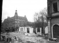 Der ehem. <!--LINK'" 0:155--> während der Abbrucharbeiten <!--LINK'" 0:156-->, im Hintergrund das ehem. <!--LINK'" 0:157--> <span class="smw-highlighter" data-type="8" data-state="inline" data-title="Hinweis" title="Urheber: unbekanntLizenz: Bildlizenz-Stadtarchiv"><span class="smwtticon note"></span><span class="smwttcontent">Urheber: unbekannt<br><br>Lizenz: Bildlizenz-Stadtarchiv</span></span>
