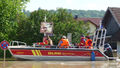 Hochwassereinsatz des DLRG OV Fürth mit "Kleeblatt 1" in Deggendorf-Fischerdorf, 2013 <span class="smw-highlighter" data-type="8" data-state="inline" data-title="Hinweis" title="Urheber: Daniel BaderLizenz: CC BY-SA 3.0"><span class="smwtticon note"></span><span class="smwttcontent">Urheber: Daniel Bader<br><br>Lizenz: CC BY-SA 3.0</span></span>