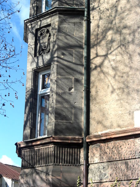 Datei:Gebhardtstraße 49 Kriegsschaden.JPG