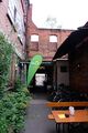 Biergarten und Innenhof in der Kofferfabrik in der Langen Straße, Juni 2018 <span class="smw-highlighter" data-type="8" data-state="inline" data-title="Hinweis" title="Urheber: Kamran SalimiLizenz: CC BY-SA 3.0"><span class="smwtticon note"></span><span class="smwttcontent">Urheber: <!--LINK'" 0:35--><br><br>Lizenz: CC BY-SA 3.0</span></span>