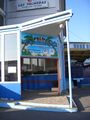 Eingang des ehem. karibischen Restaurants Las Palmeras, 2006 <span class="smw-highlighter" data-type="8" data-state="inline" data-title="Hinweis" title="Urheber: Doc BenditLizenz: CC BY-SA 3.0"><span class="smwtticon note"></span><span class="smwttcontent">Urheber: <!--LINK'" 2:14--><br><br>Lizenz: CC BY-SA 3.0</span></span>