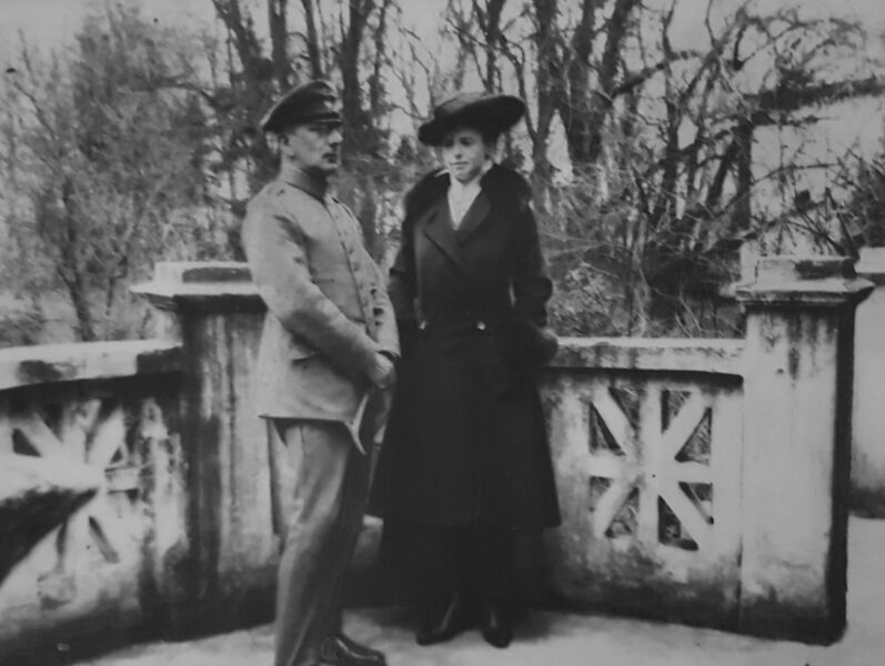 Datei:Alfred Friedreich mit Gattin.jpeg